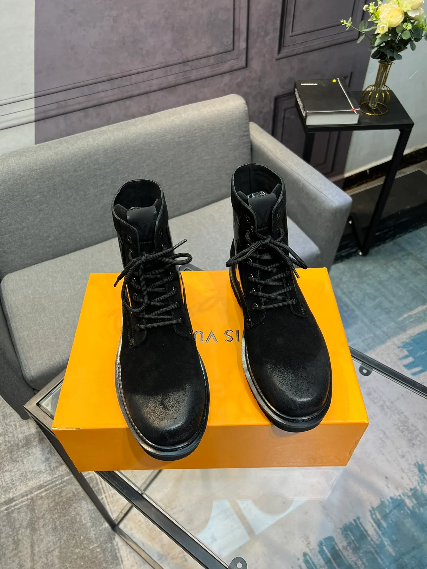 Men's shoes 💰920 L Home - the latest LV men's business casual boots, luxury and nobility are a must. They are all made of imported original first-layer cowhide, just to create a more comfortable wearing experience. ➕Top imported water-dyed full cow lining, original high wear-resistant outsole! 👏👏 Size: Male 39-44; (38 45 46 customized)